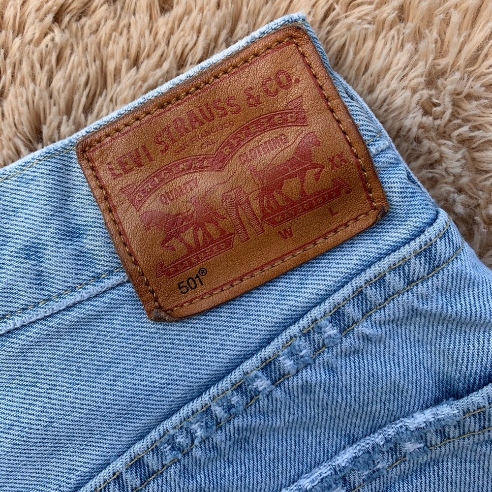 LEVIS • 501 Denim Shorts